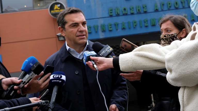 Τσίπρας: Ο πρωθυπουργός κρύβει &quot;διαρκώς τη σκληρή αλήθεια&quot; και δίνει την εικόνα μιας άλλης χώρας