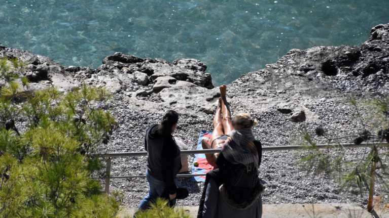 Τσατραφύλλιας: &quot;Πού είναι τα κρύα; Πάλι για Αυστραλιανά Χριστούγεννα θα πάμε;&quot;