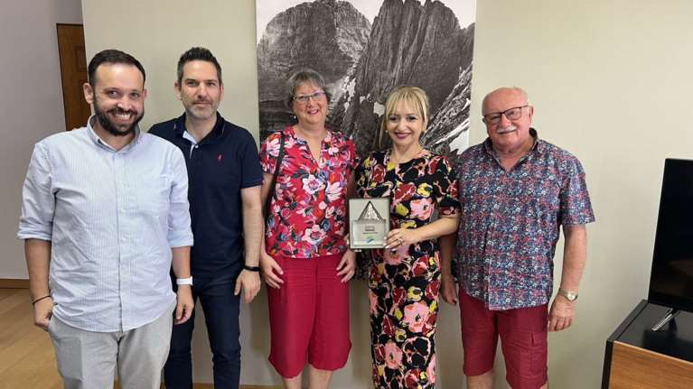 Ζευγάρι Γερμανών βραβεύτηκαν ως οι καλύτεροι "πρεσβευτές" της Πιερίας - Την επισκέπτονται ανελλιπώς επί 27 καλοκαίρια