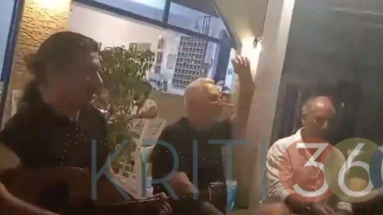 Σφακιά: Ο Ευάγγελος Αποστολάκης και ο εφοπλιστής Πατέρας το γλέντησαν σε ταβέρνα στο Λουτρό [βίντεο]
