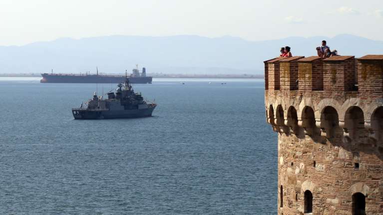 Επέτειος 28ης Οκτωβρίου: Στον Θερμαϊκό η φρεγάτα &quot;Ύδρα&quot; - Διελεύσεις μαχητικών σε Αθήνα και Θεσσαλονίκη [Εικόνες]