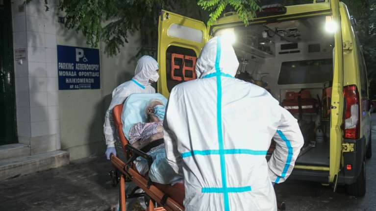 Κορονοϊός: Δύσκολη η κατάσταση στην Πάτρα - Νέα κρούσματα σε μαθητή και υγειονομικούς - Μάσκες παντού πλέον