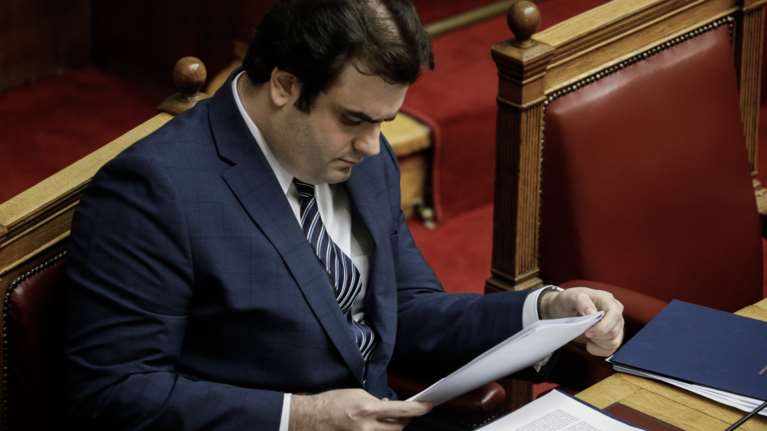 Πιερρακάκης: Τέλος στη χρήση παράνομου λογισμικού από το Δημόσιο