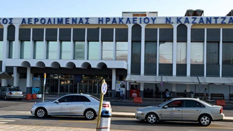 Απίστευτο: 74 άτομα συνελήφθησαν με πλαστά χαρτιά στο αεροδρόμιο του Ηρακλείου