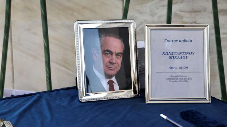 Κηδεία Κωνσταντίνου Μίχαλου: Ηταν όλοι εκεί, συγγενείς, φίλοι, ο πολιτικός και επιχειρηματικός κόσμος