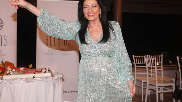 Ζωζώ Σαπουντζάκη για τον θάνατο της Ελισάβετ: Αγαπώ τη Βασίλισσα - Ο κόσμος με έχει κάνει να αισθάνομαι βασίλισσα