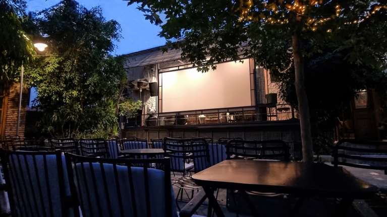 Θερινό σινεμά τον Σεπτέμβριο στην αυλή του Επί Κολωνώ - 6 ταινίες με ελεύθερη είσοδο