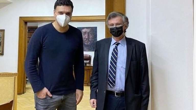 Η επετειακή φωτογραφία του Βασίλη Κικίλια με τον Σωτήρη Τσιόδρα: Ενας χρόνος από την εμφάνιση του κορονοϊού