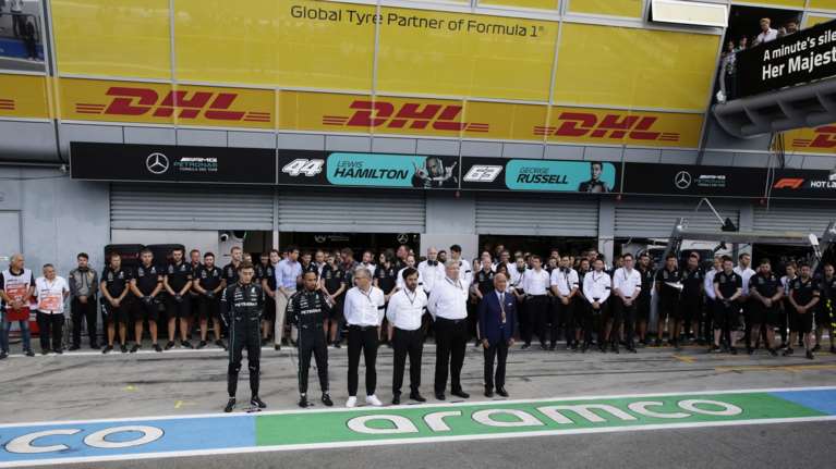 Βασίλισσα Ελισάβετ - Formula 1: Μαύρα περιβραχιόνια και ενός λεπτού σιγή στη Monza με μπροστάρη τον Χάμιλτον [Εικόνες]