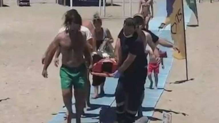 Η συγκλονιστική φωτο με τον 16χρονο στην Κρήτη, που τραυματίστηκε στον αυχένα μετά από βουτιά στη θάλασσα