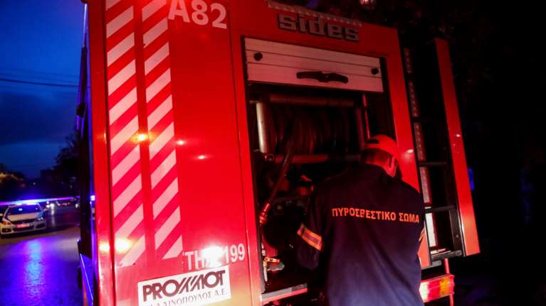 Γλυφάδα: Πυρκαγιά σε διαμέρισμα- Ισχυρές δυνάμεις της Πυροσβεστικής στο σημείο