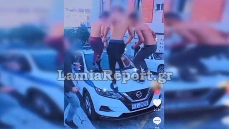 Απίστευτο θράσος: Χόρευαν πάνω στο καπό περιπολικού της Τροχαίας στη Λαμία - Γύριζαν βίντεο για το  TikTok