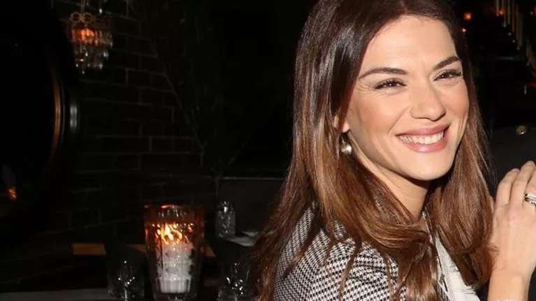 Athens by night για τη Βάσω Λασκαράκη - Το χαλαρό look της