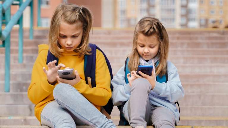 Είναι το παιδί μου έτοιμο για το δικό του κινητό τηλέφωνο;