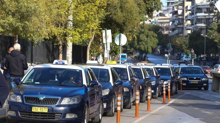 Θεσσαλονίκη: Μυστήριο με τον εξαφανισμένο ταξιτζή - Παρέδωσε το όχημα, άφησε σημείωμα και έγινε... καπνός