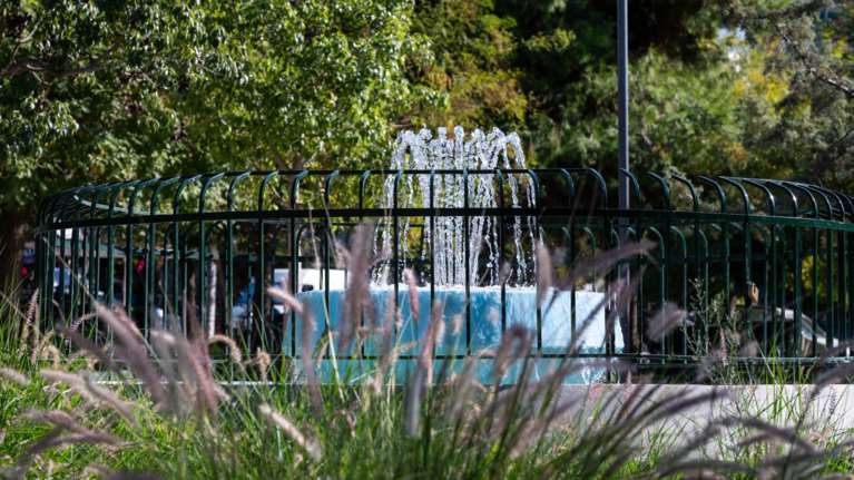 &quot;Ζωντανεύουν&quot; ξανά 6 συντριβάνια της Αθήνας - Ανάσες δροσιάς και ανανέωσης στους κατοίκους [εικόνες]