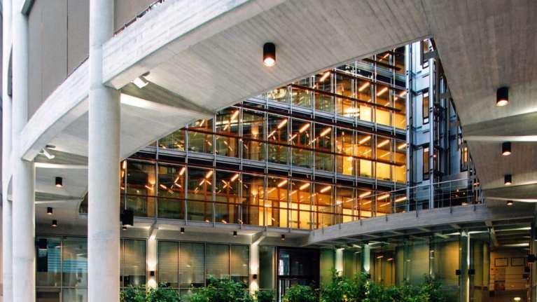 ΓΕΚ ΤΕΡΝΑ: Αγγίζουν τα 2 δισ. € τα έσοδα του Α΄Εξαμήνου - Άνω των 300 εκατ. € τα κέρδη, &quot;πετράδι του στέμματος&quot; η Αττική Οδός