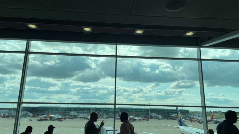 Τέλος, μετά από 40 ώρες εγκλωβισμού στη Γεωργία, η &quot;Οδύσσεια&quot; για τους 200 Έλληνες φιλάθλους που επέστρεφαν από το Άμπου Ντάμπι