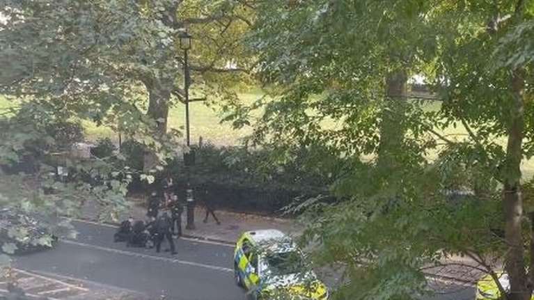 Βρετανία: Συναγερμός στο Παλάτι του Γουέστμινστερ για άνδρα με μαχαίρι