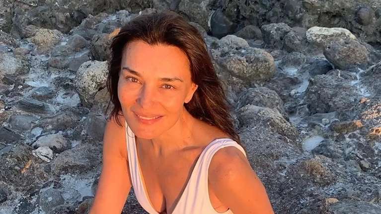 7 Ελληνίδες άνω των 50 που μεγαλώνουν όμορφα &quot;αγκαλιάζοντας&quot; τα φυσικά μαλλιά τους