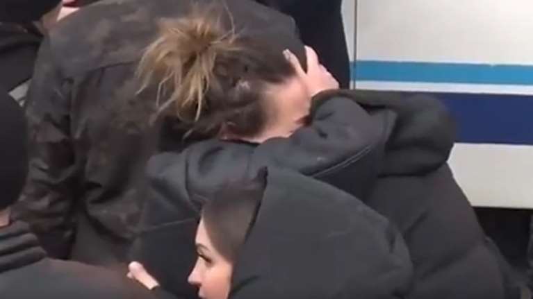 Αρχισε η επιστράτευση στη Ρωσία- Με δάκρυα στα μάτια αποχαιρετούν τους άνδρες [βίντεο]