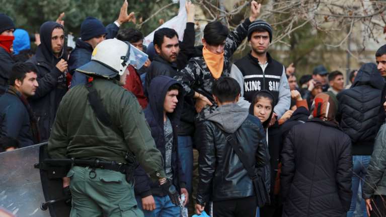 Ψηφιακή πλατφόρμα για την παραλαβή των αδειών διαμονής από το υπουργείο Μετανάστευσης και Ασύλου