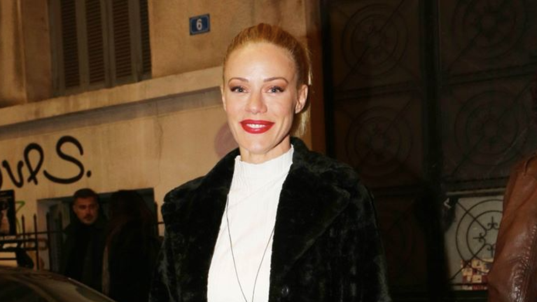 Πώς θα φορέσεις το δερμάτινο παντελόνι όπως η Ζέτα Μακρυπούλια: H cool & casual εμφάνιση