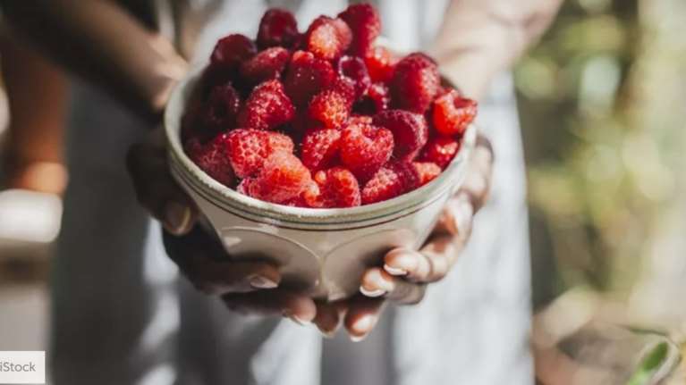3 &quot;χρυσές&quot; συμβουλές διατροφής για το πιο λαμπερό δέρμα που είχες ποτέ