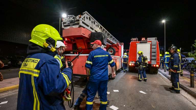 Τραγωδία στον Ρέντη: Νεκρή ηλικιωμένη γυναίκα μετά από φωτιά σε εγκαταλελειμμένο κτήριο