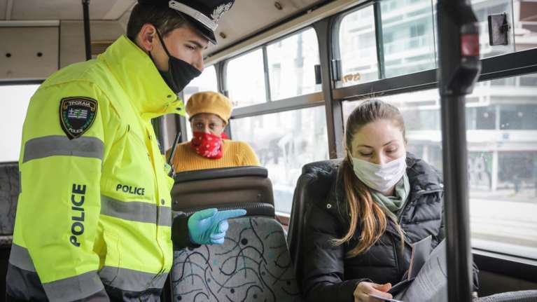 Μόλις 26 παραβάσεις για μη χρήση μάσκας την Πέμπτη 7 Μαΐου σε όλη τη χώρα