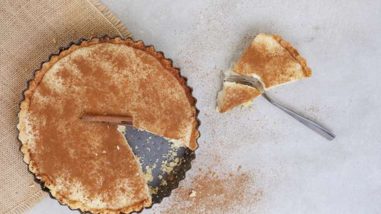 Σούπερ γλυκό: Εύκολη γαλατόπιτα με λίγα υλικά, έτοιμη σε 3 βήματα