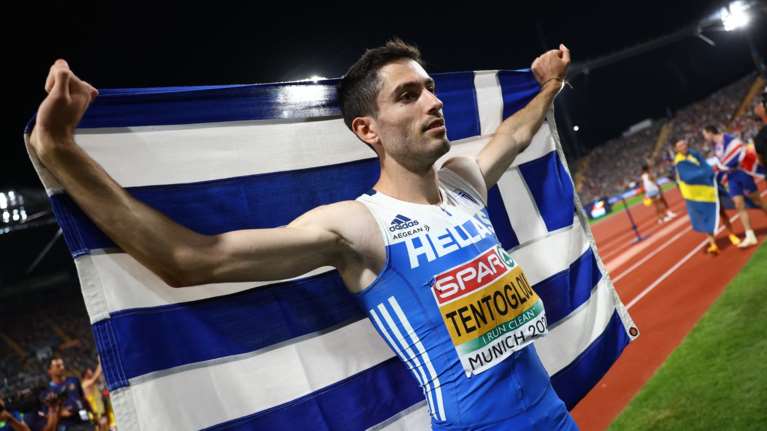 Μίλτος Τεντόγλου: Είδηση και στην Τουρκία ότι δημοπρατεί τα παπούτσια του για τα σεισμόπληκτα παιδιά