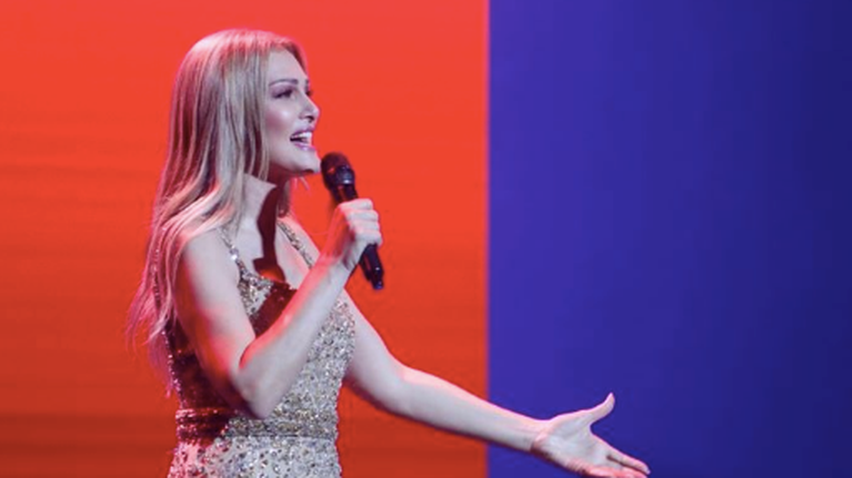 Όλα Έρωτας: Οι εμφανίσεις της Νατάσας Θεοδωρίδου από τη συναυλία που θυμίζουν Hollywood