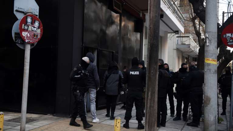 Θεοδωρικάκος: Αυστηρή προειδοποίηση στους οργανωμένους - &quot;Οι παράνομοι σύνδεσμοι θα κλείνουν&quot;