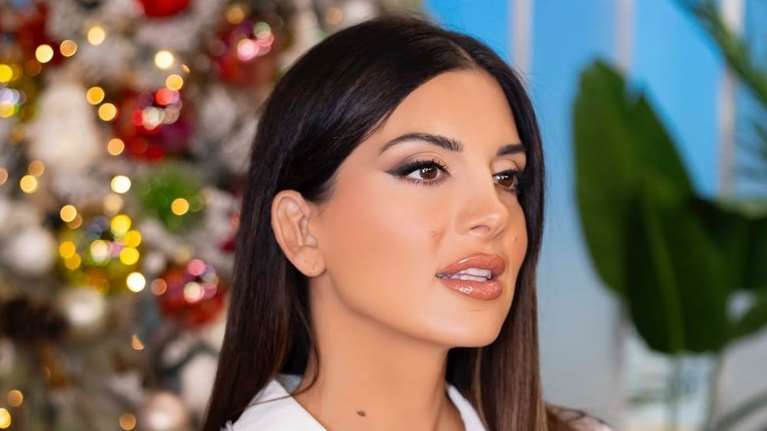 Σταματίνα Τσιμτσιλή: Για χριστουγεννιάτικο lunch με τις φίλες της κάτω από την Ακρόπολη