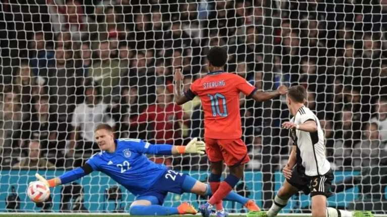 Αγγλία-Γερμανία 3-3: &quot;Χ&quot;ορταστική ισοπαλία