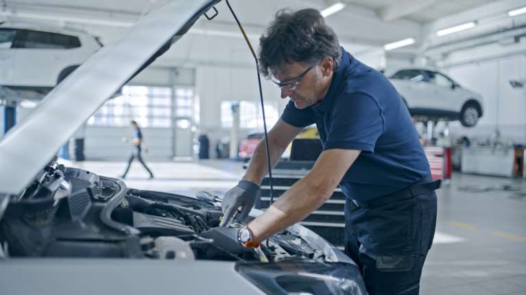 Ξεκινάει το ψηφιακό πελατολόγιο για συνεργεία αυτοκινήτων, πλυντήρια και πάρκινγκ - Πώς θα λειτουργεί