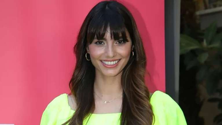 &quot;Ακόμα μου κάνει&quot;: Η Ηλιάνα Παπαγεωργίου, 12 χρόνια μετά, δοκιμάζει το φόρεμα με το οποίο συμμετείχε στον διαγωνισμό &quot;Miss Universe&quot;