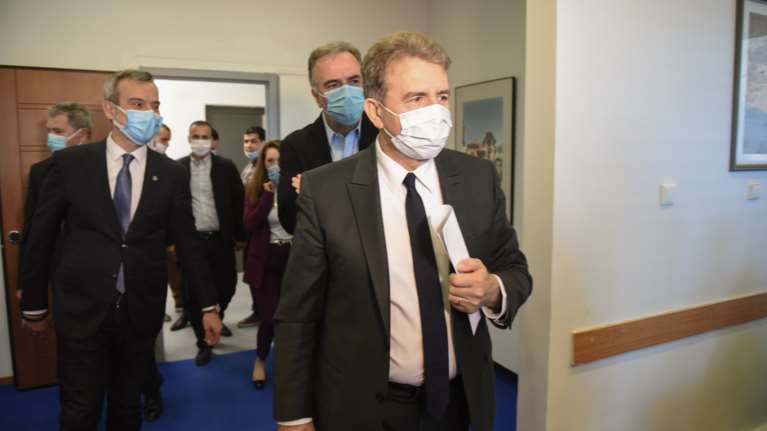 Χρυσοχοΐδης: Στον εισαγγελέα αναρτήσεις με θεωρίες συνωμοσίας για τον κορονοϊό