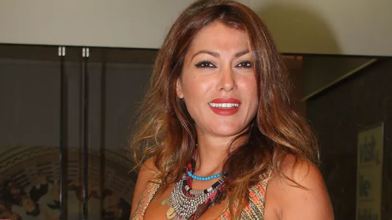 "Ακούμε τον πόνο του άλλου και έχουμε μάθει να τον μυριζόμαστε ακόμα". Το νέο ξέσπασμα της Κλέλιας Ρένεση