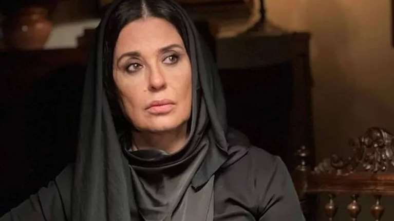 Μαρία Τζομπανάκη: Ανέμελη στο μπαλκόνι του σπιτιού της