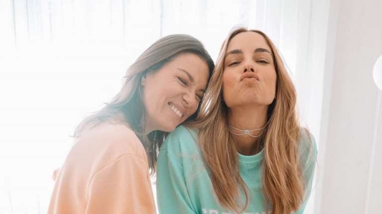 H Bίκυ Καγιά και η Δούκισσα Νομικού ντυμένες ασορτί ποζάρουν για πρώτη φορά μαζί