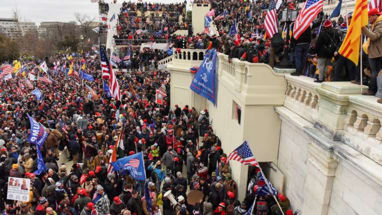 Εισαγγελία ΗΠΑ: Οι εισβολείς στο Καπιτώλιο είχαν στόχο να αιχμαλωτίσουν και να δολοφονήσουν αξιωματούχους