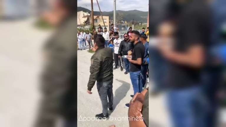 Ένταση στο Δροσερό Ξάνθης: &quot;Δεν έχουμε κρούσματα κορονοϊού&quot; φωνάζουν οι κάτοικοι