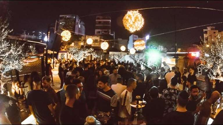 Λουκέτο τα ξημερώματα σε μπαρ της Χαλκιδικής - Συνωστίστηκαν για να ακούσουν γνωστό ράπερ