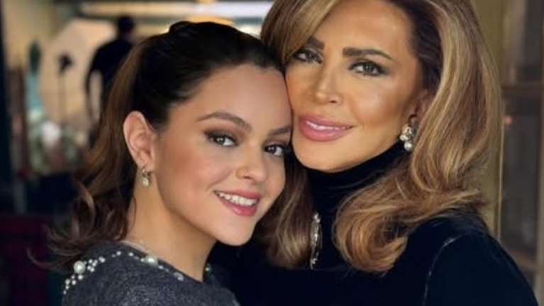 Μιμή και Μαριτίνα Ντενίση : Με τις πιτζάμες τους στo luxury υπνοδωμάτιο τους