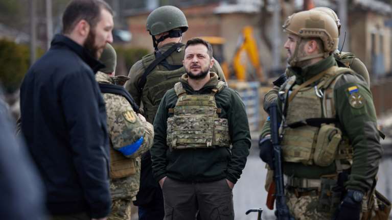 Το Forbes απαντά στο αν είναι δισεκατομμυριούχος ο Ζελένσκι  - Αυτή είναι η περιουσία του