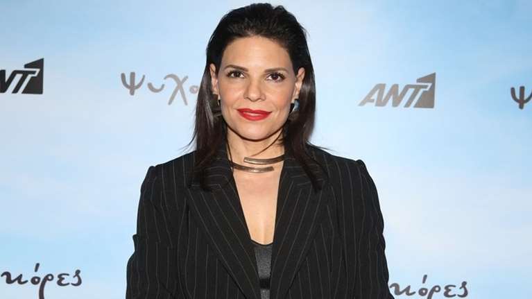 Αυτό είναι το outfit που επιλέγουν πλέον οι fashionistas για cool εμφανίσεις - ταιριάζει σε κάθε γυναίκα και στυλ