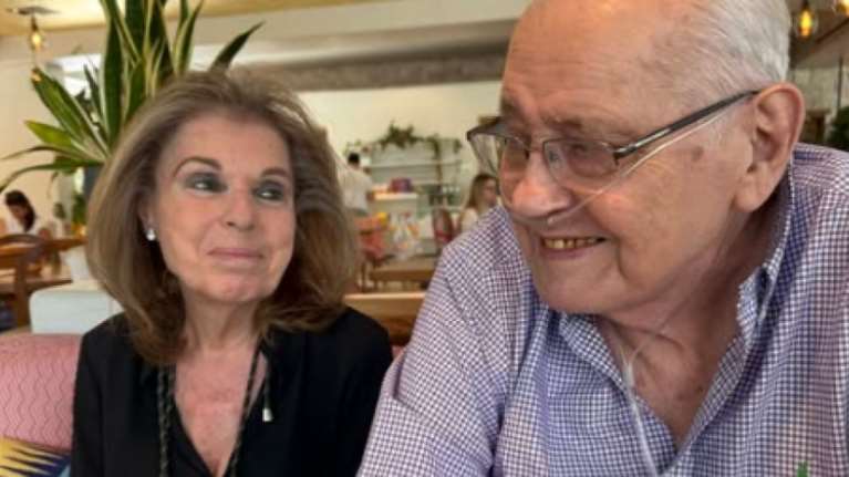 Η τελευταία ανάρτηση του Δημήτρη Κωνσταντάρα - Χαμογελαστός, δίπλα στη σύζυγό του Βίκυ