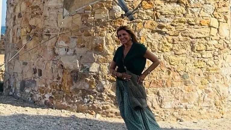 Μιμή Ντενίση: Με κοντό μαύρο σορτς στο Φεστιβάλ Βορείου Αιγαίου